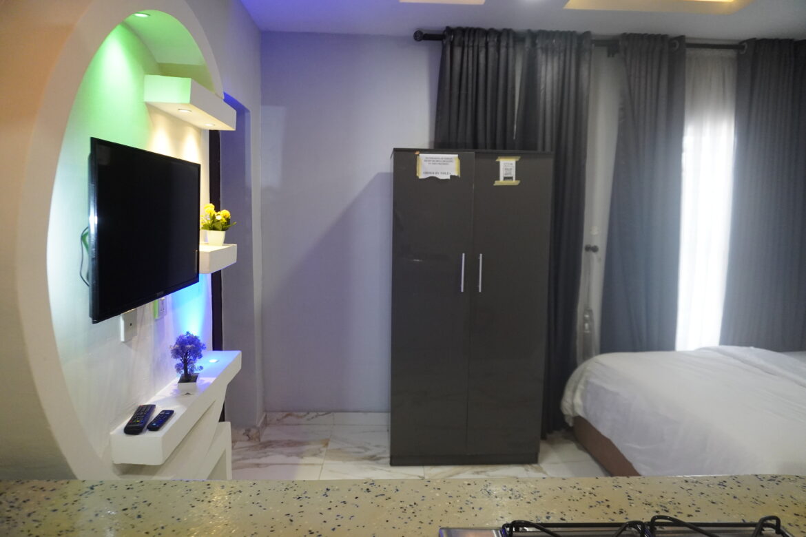 PARADISE SUITE (STUDIO APARTMENT)